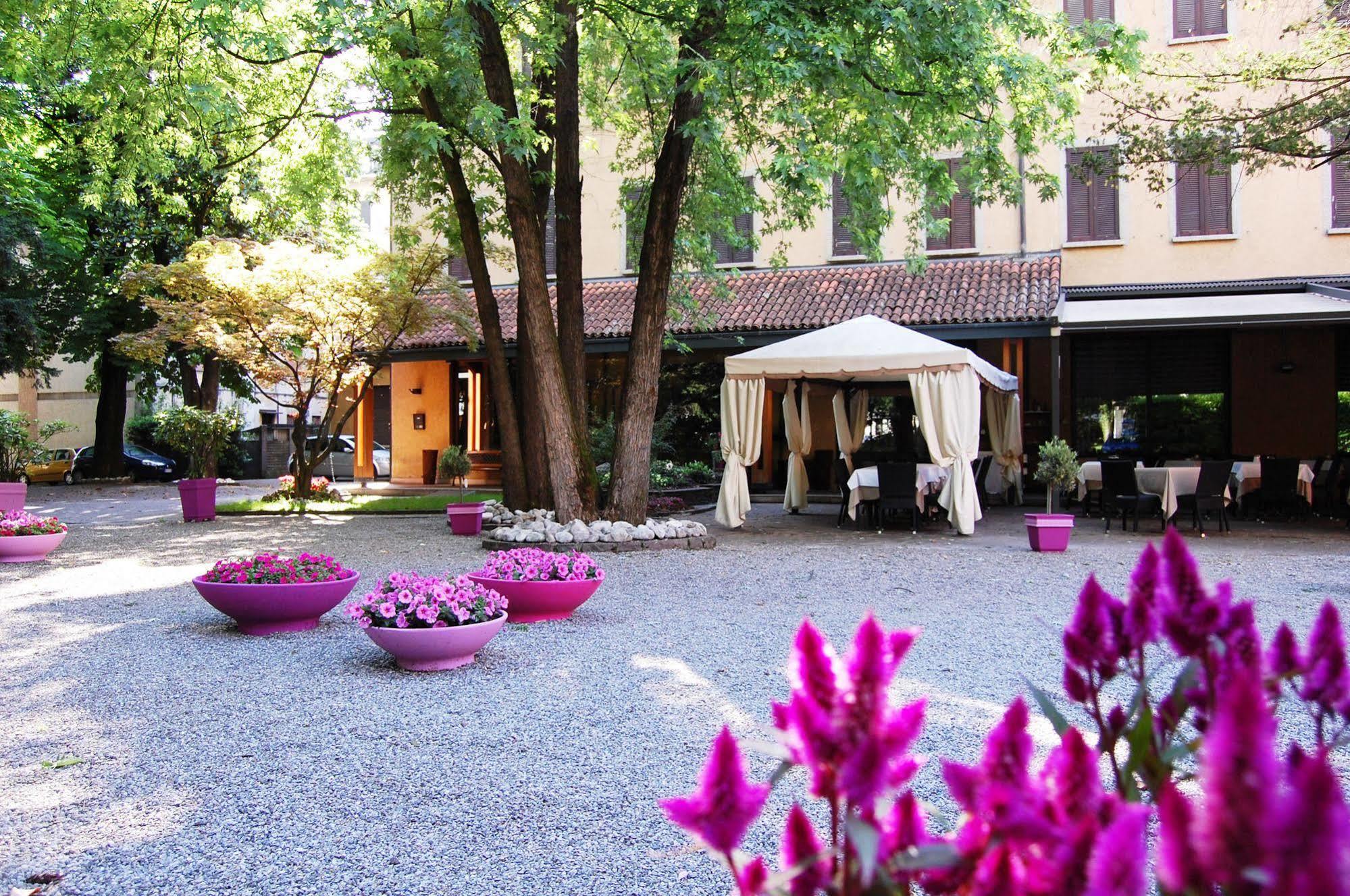 Albergo Ristorante Sant'Eustorgio Arcore Exterior foto